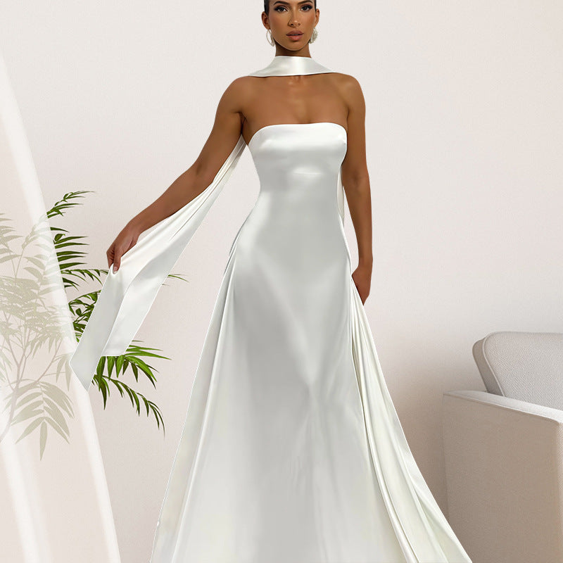 Damen Maxikleid Bandeau mit Halsschmuck und Satin