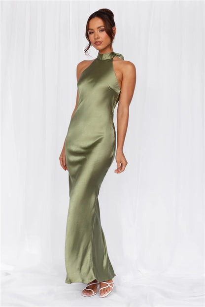 Damen Satin Maxikleid Hochkragen Körpernah Eveloria