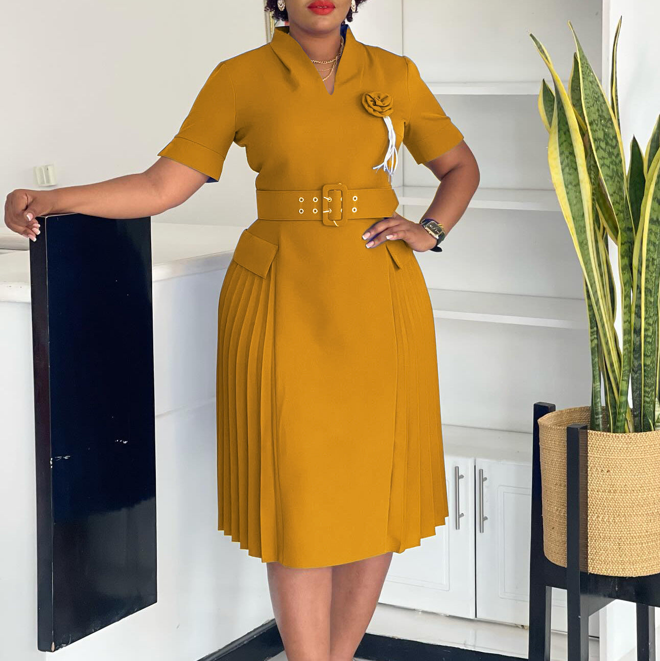 Damen Midi-Kleid mit Gürtel und Rüsche