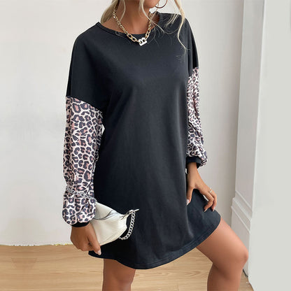 Damen T-Shirt mit Tiermuster Ärmeln und bequemer Passform Schwarz - Eveloria