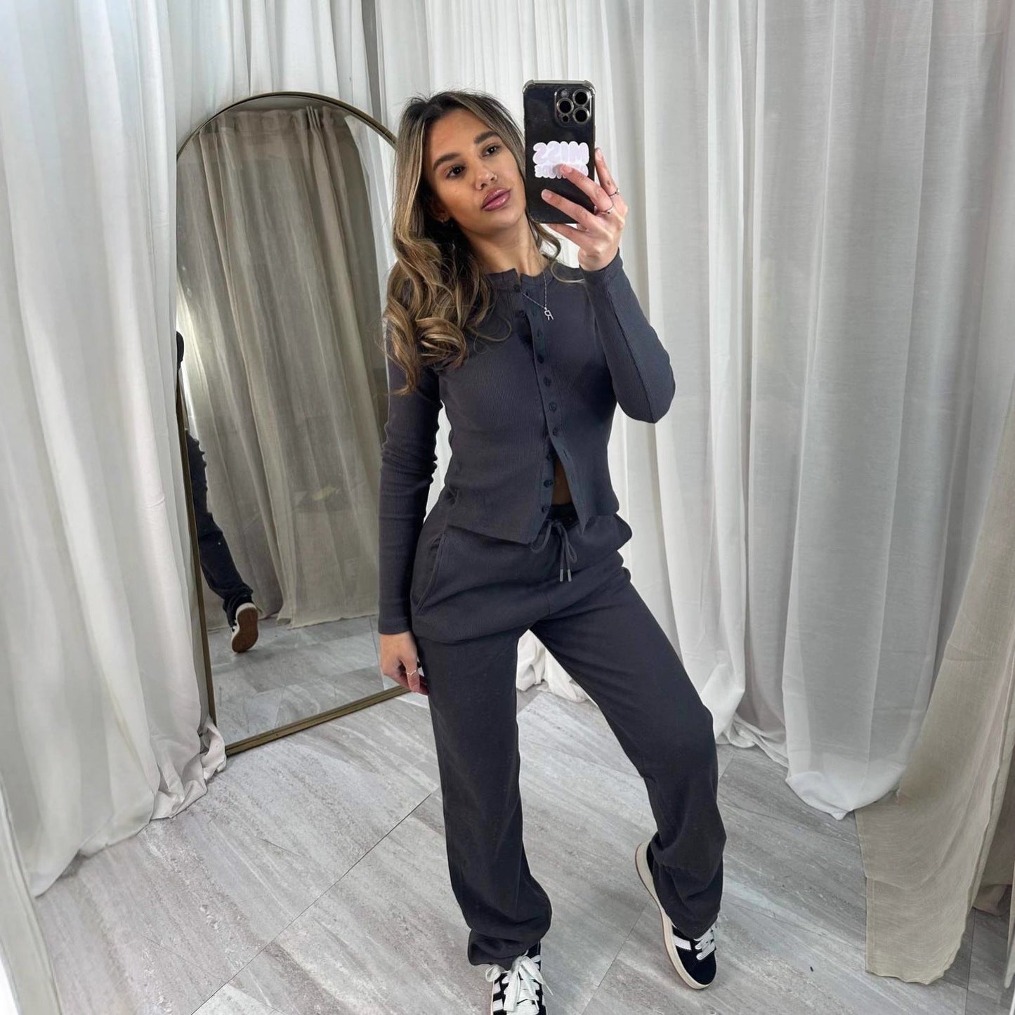 Damen Strickanzug mit Knöpfen Elegant Braun