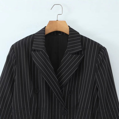 Damen Blazerjacke Streifen Voluminöser Saum Eveloria