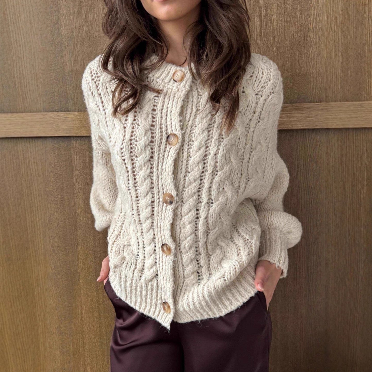 Damen Grobstrickjacke Voluminöse Ärmel Große Knöpfe Eveloria