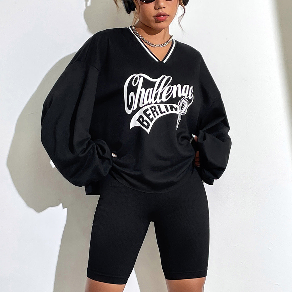 Damen Oversized Sweatshirt V-Ausschnitt Grafikprint Eveloria