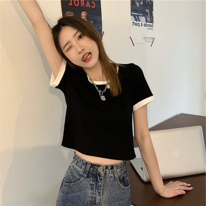 Damen T-Shirt Cropped mit Kontrastärmeln Moderner Schnitt