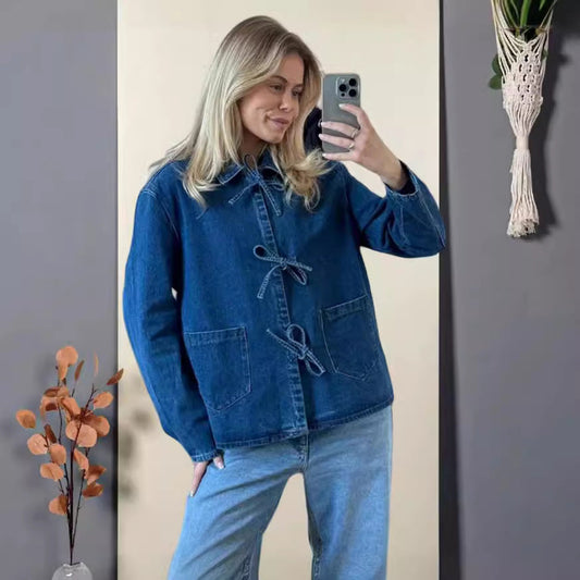 Damen Jeansjacke Dekorativen Schleifen Praktische Taschen Blau - Eveloria