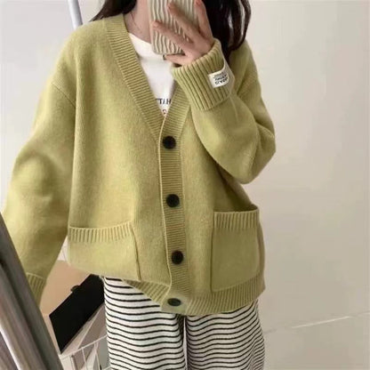 Damen Strickjacke V-Ausschnitt Große Taschen Beige Eveloria
