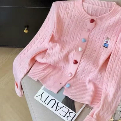 Damen Strickjacke mit Herzknöpfen und Muster