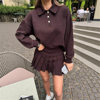 Damen Polo- mit Faltenrock und Knopfverschluss Weiß