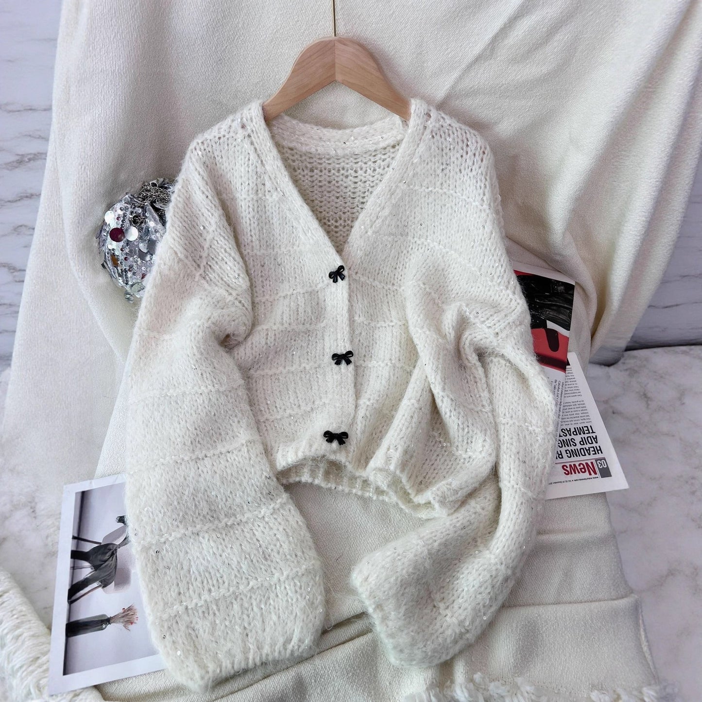 Damen Strickjacke Luftig Ballonärmel Zarte Knöpfe Beige - Eveloria