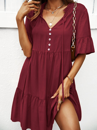Damenkleid mit Rüschendesign und Knöpfen feminin Eveloria