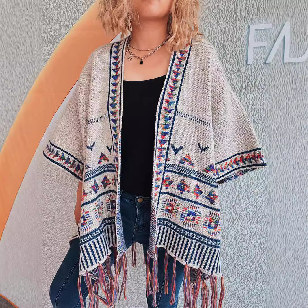 Damen Strickponcho mit Fransen und buntem Muster