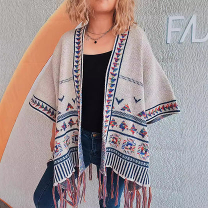 Damen Strickponcho mit Fransen und buntem Muster