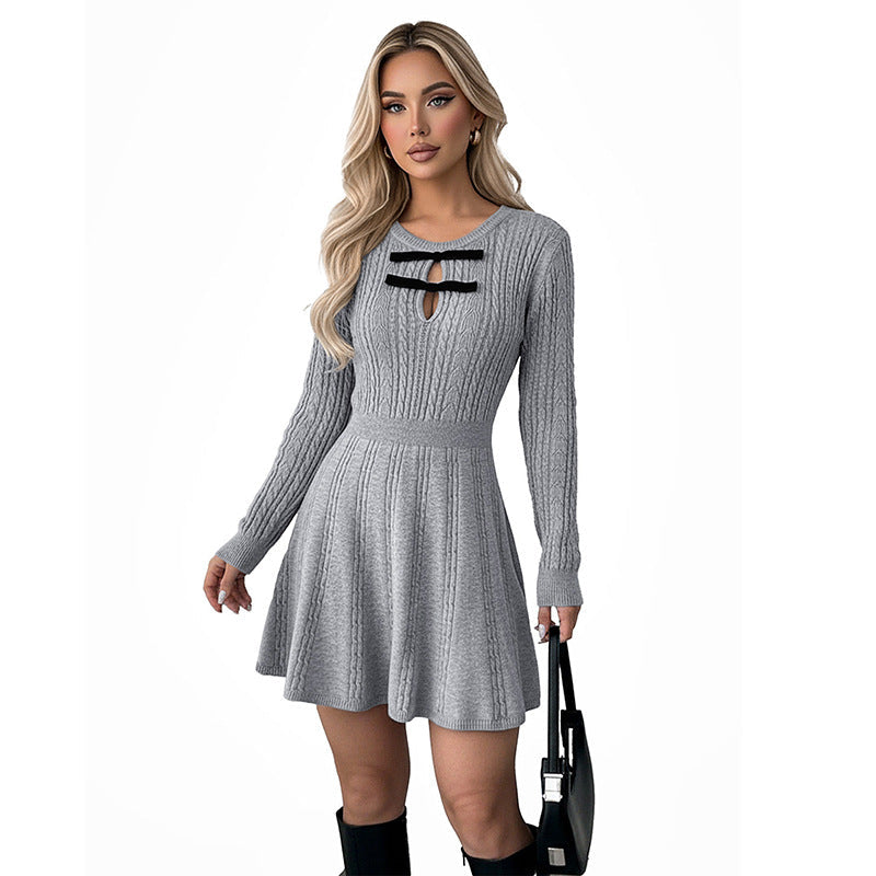 Damen Strickkleid Elegante Raffung Moderner Ausschnitt
