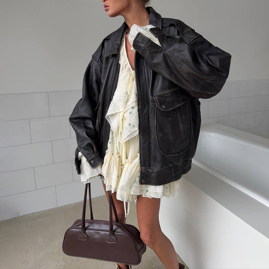Damen Lederjacke Oversized mit Dekorativen Taschen Schwarz - Eveloria