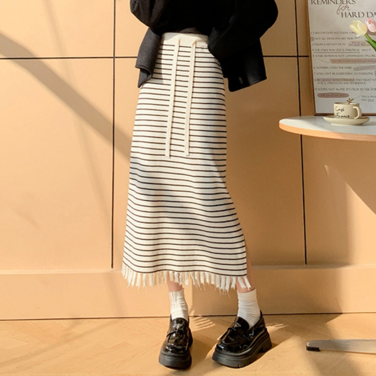 Damen Strickpullover mit Schriftzug und modischem Saum