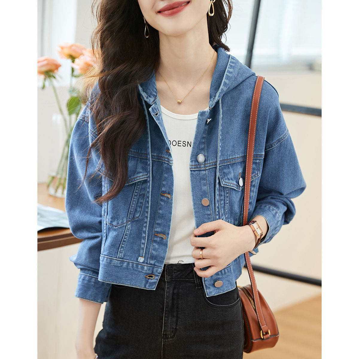 Damen Kurzjeansjacke mit Kapuze und Taschen Blau Eveloria