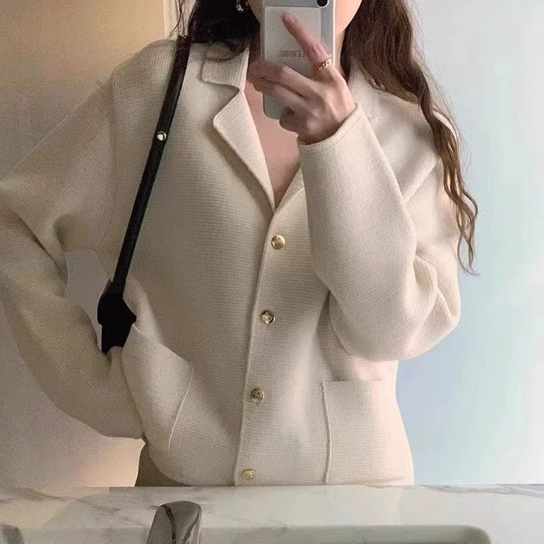 Damen Bouclé-Jacke mit goldenen Knöpfen Eveloria