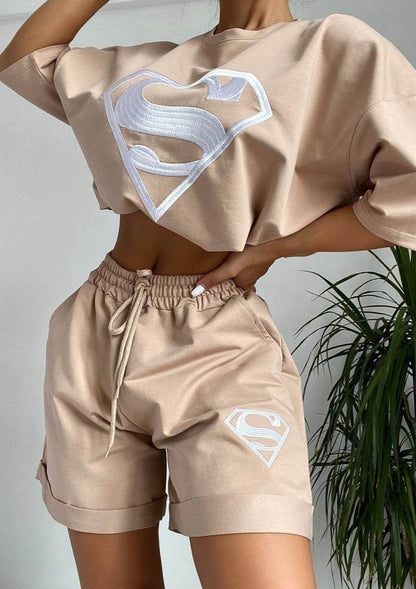 Damen Sport-Set Kurzarm-Shirt und Shorts mit Logo-Design Eveloria