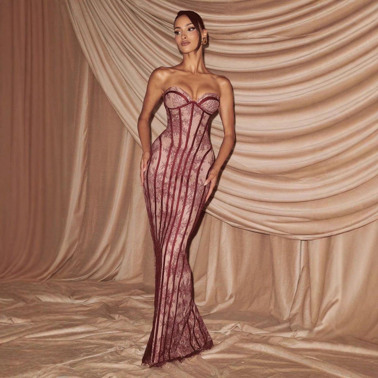 Damen Spitzenkleid mit Bustier-Oberteil und eleganten Details Eveloria