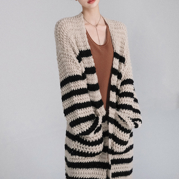 Damen Strickjacke mit breiten Streifen und Taschen