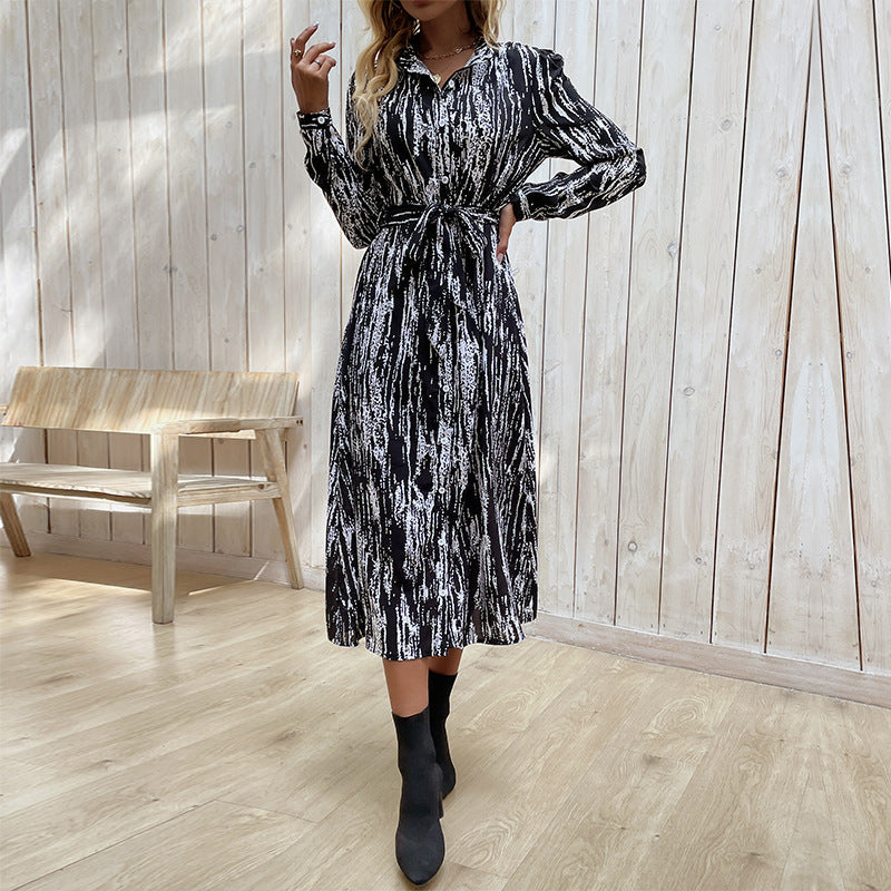 Damen Midikleid mit Bindegürtel und grafischem Muster