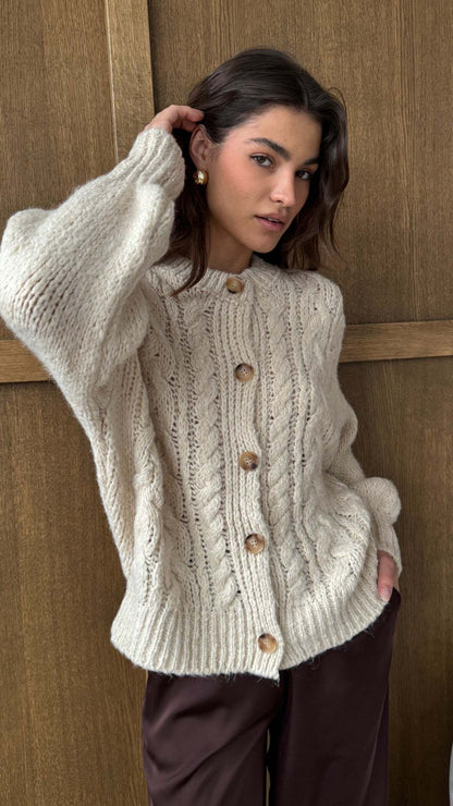 Damen Grobstrickjacke Voluminöse Ärmel Große Knöpfe Eveloria