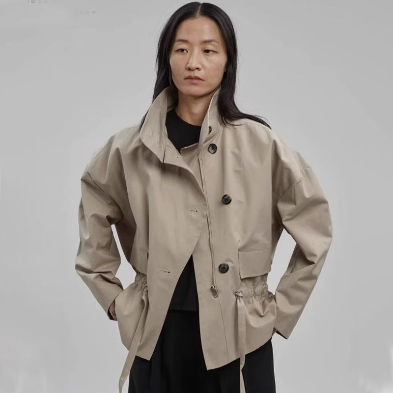 Damen Übergangsjacke mit Gürtel und Stehkragen Eveloria - Eveloria