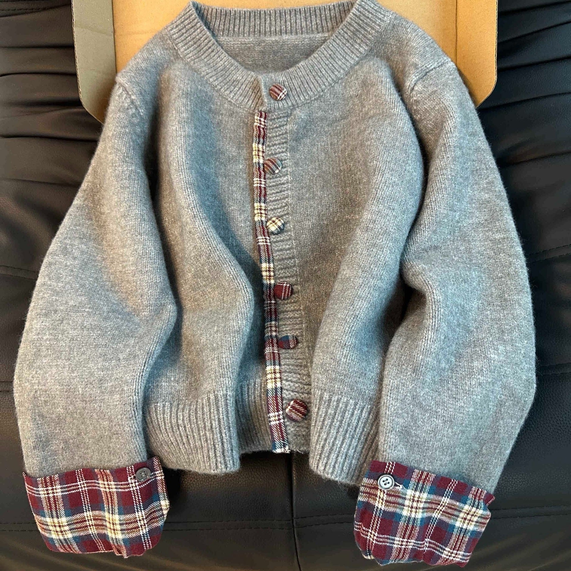 Damen Strickjacke Karomuster Mit Knöpfen Beige - Eveloria