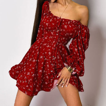 Damen Minikleid Schulterfrei Rüschen Saum Eveloria