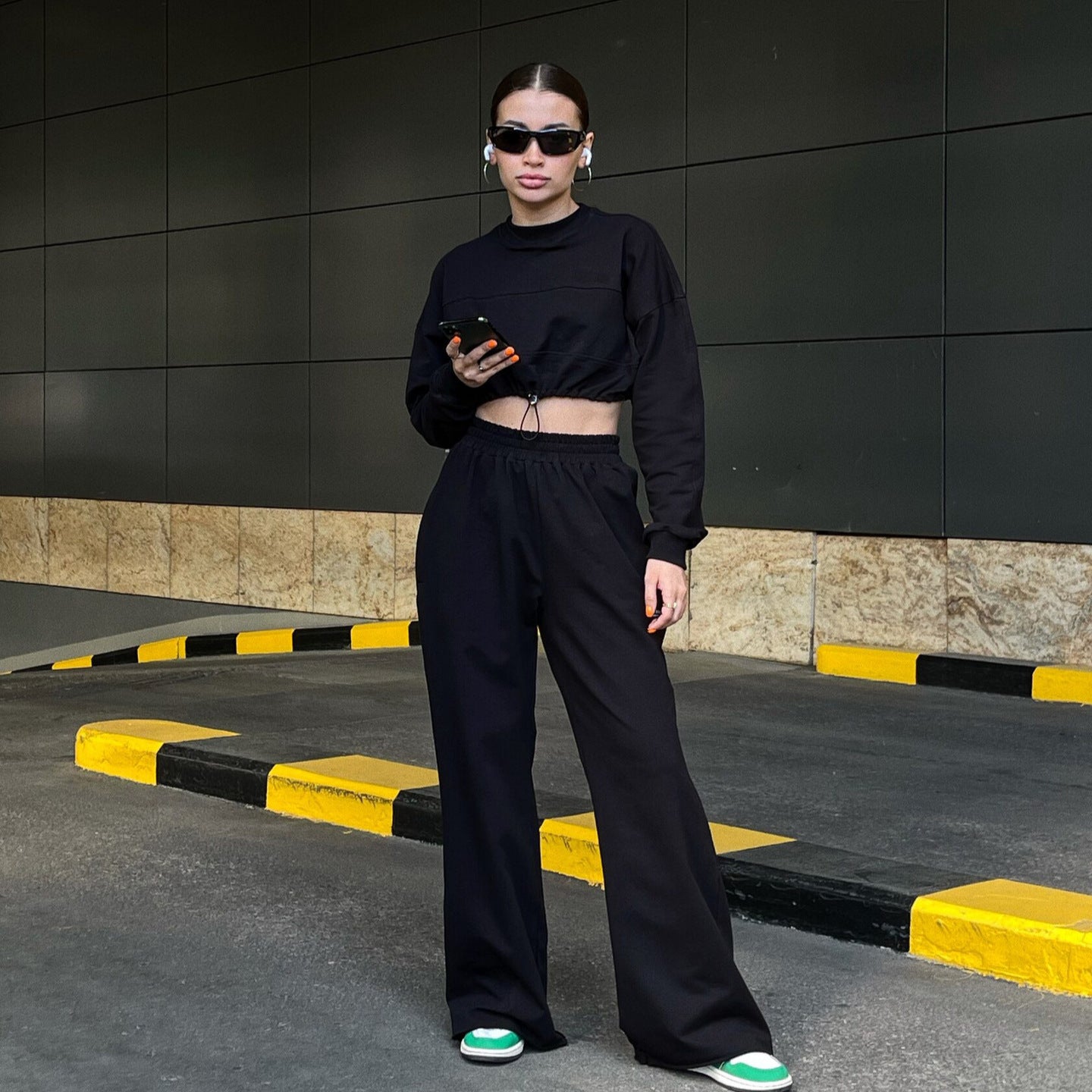Damen Cropped Sweatshirt Set mit weiter Hose Eveloria