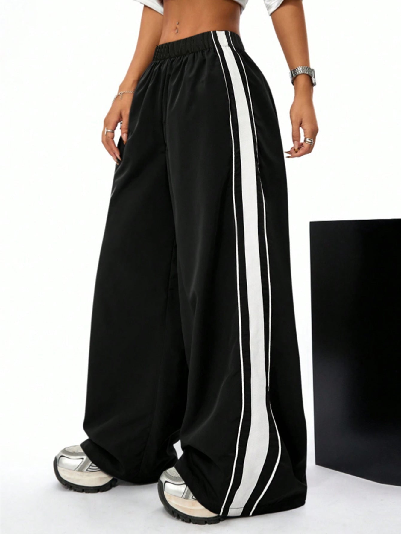 Damen Sporthose Weite Fit mit Kontraststreifen