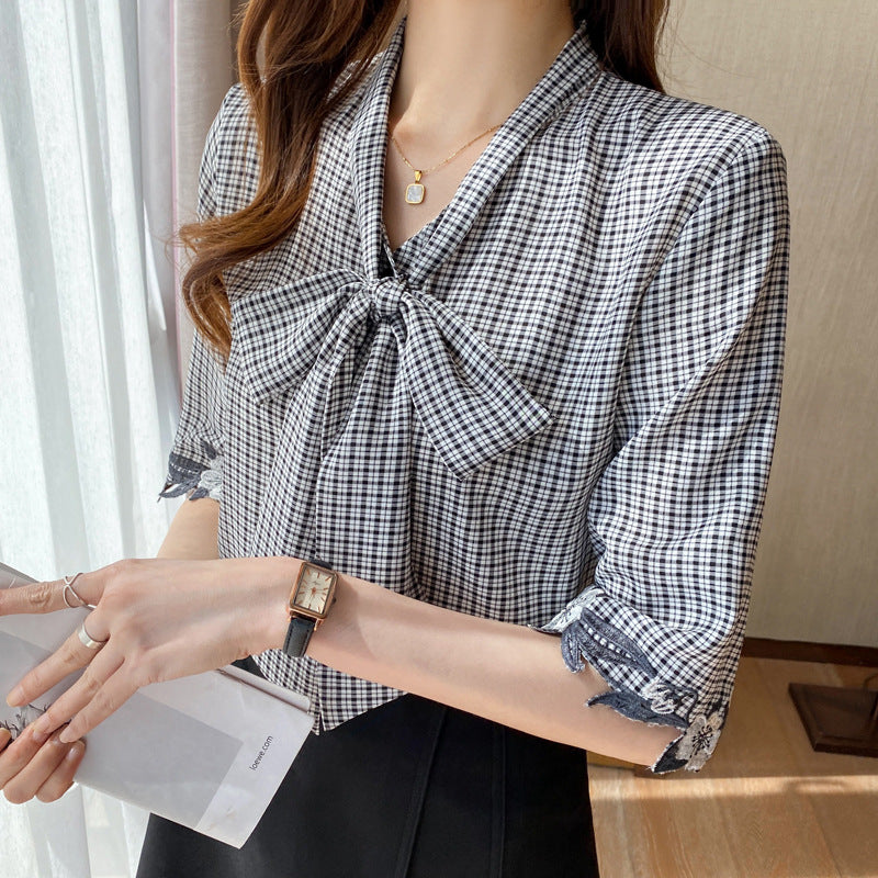 Damen Bluse mit Schleifenkragen und Spitzenbesatz Floralweiß