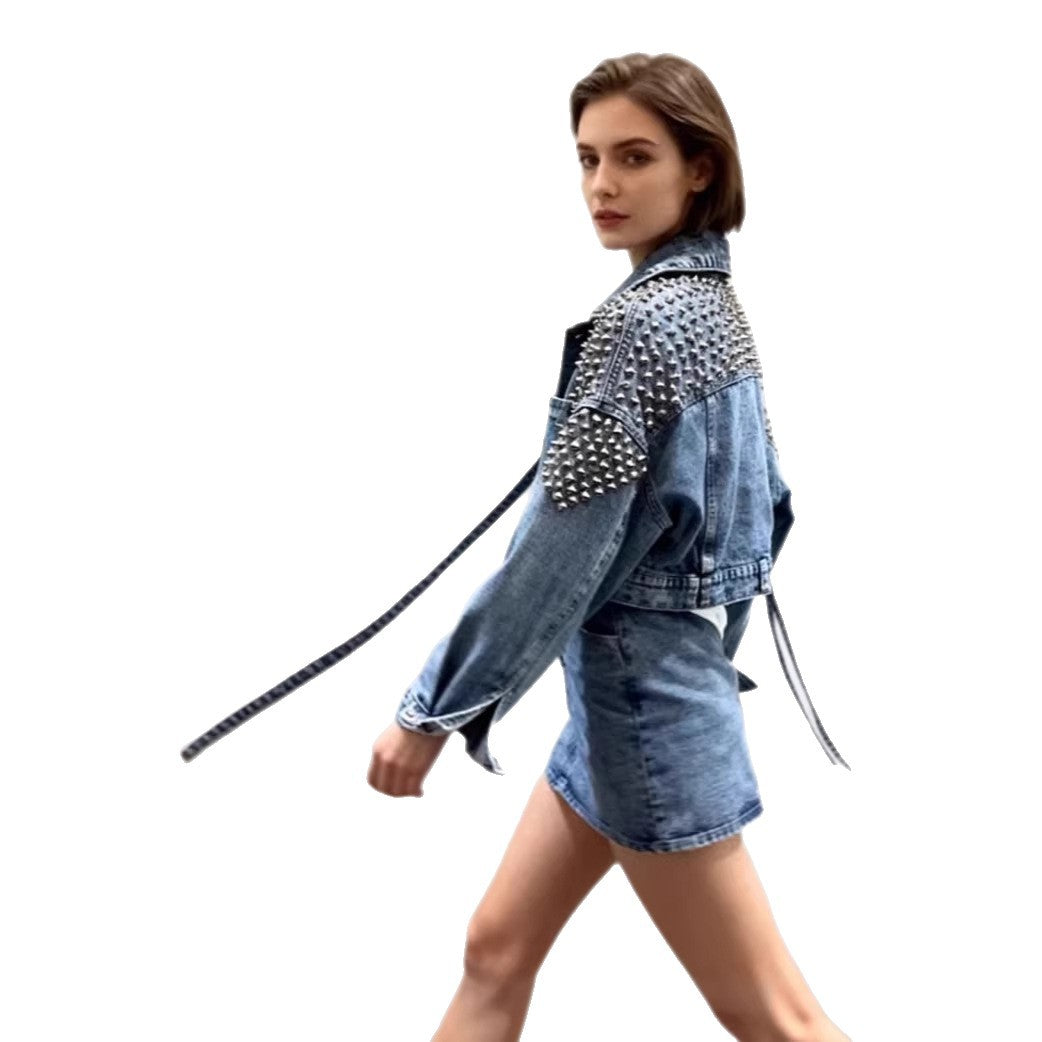 Damen Denimjacke Nietenverzierungen Blau Eveloria