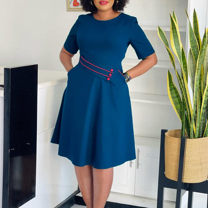 Damen A-Linien Kleid Gürtel Knopf Details Eveloria