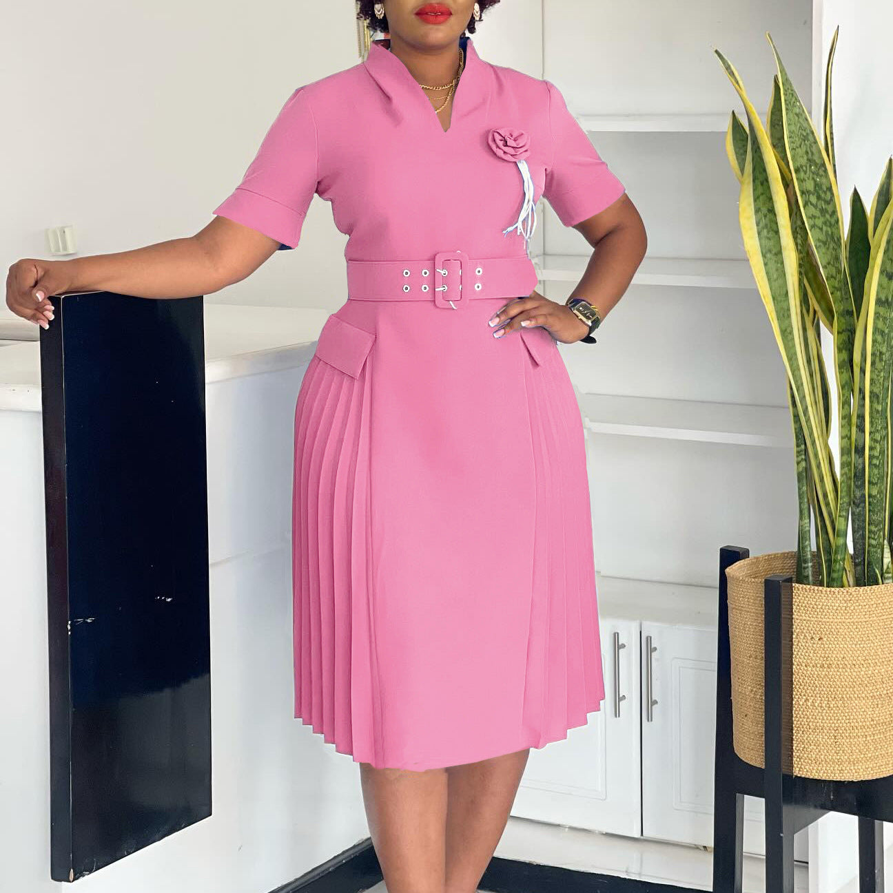 Damen Midi-Kleid mit Gürtel und Rüsche