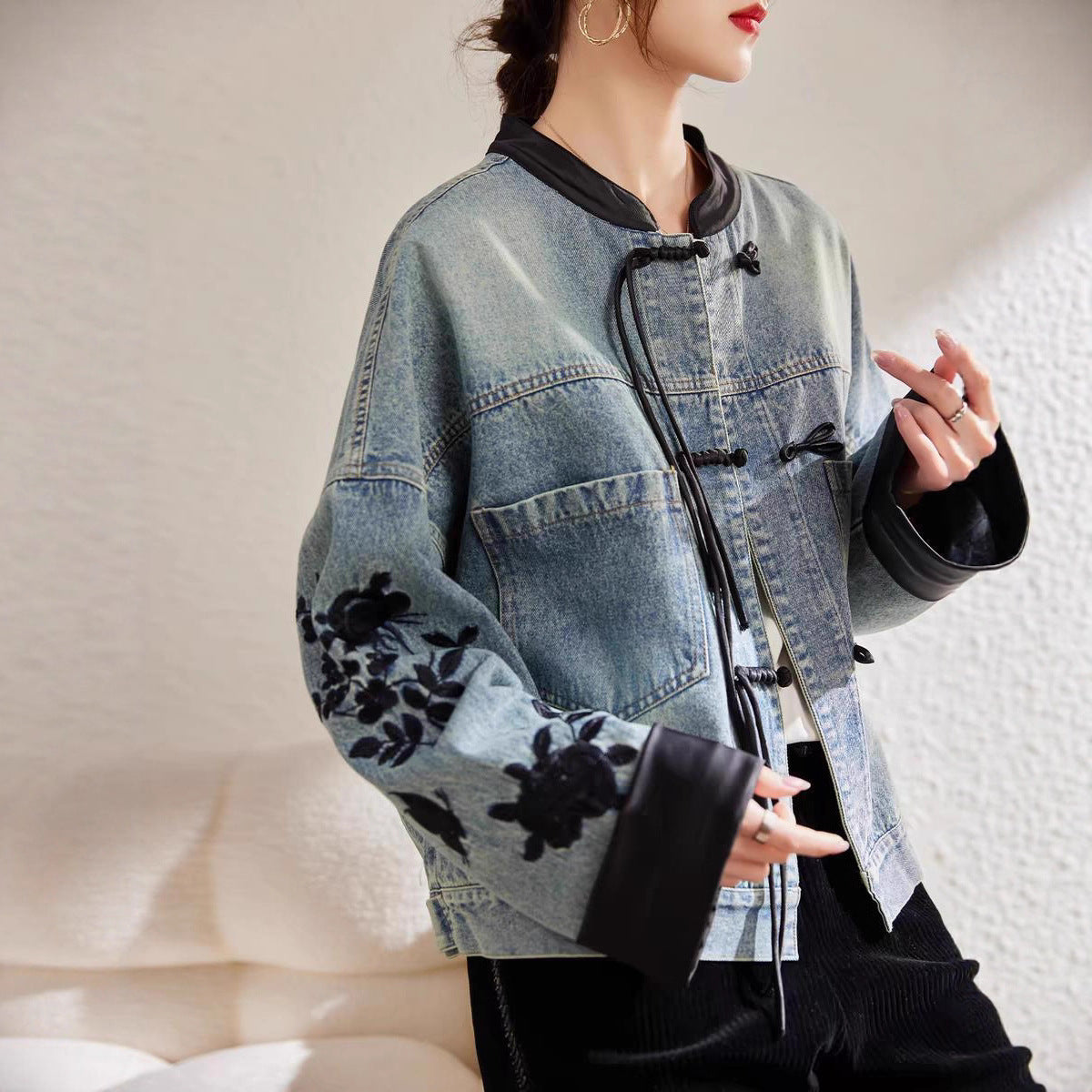 Damen Denimjacke Floral Stickerei Elegant Blau Eveloria