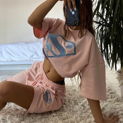 Damen Sport-Set Kurzarm-Shirt und Shorts mit Logo-Design Eveloria
