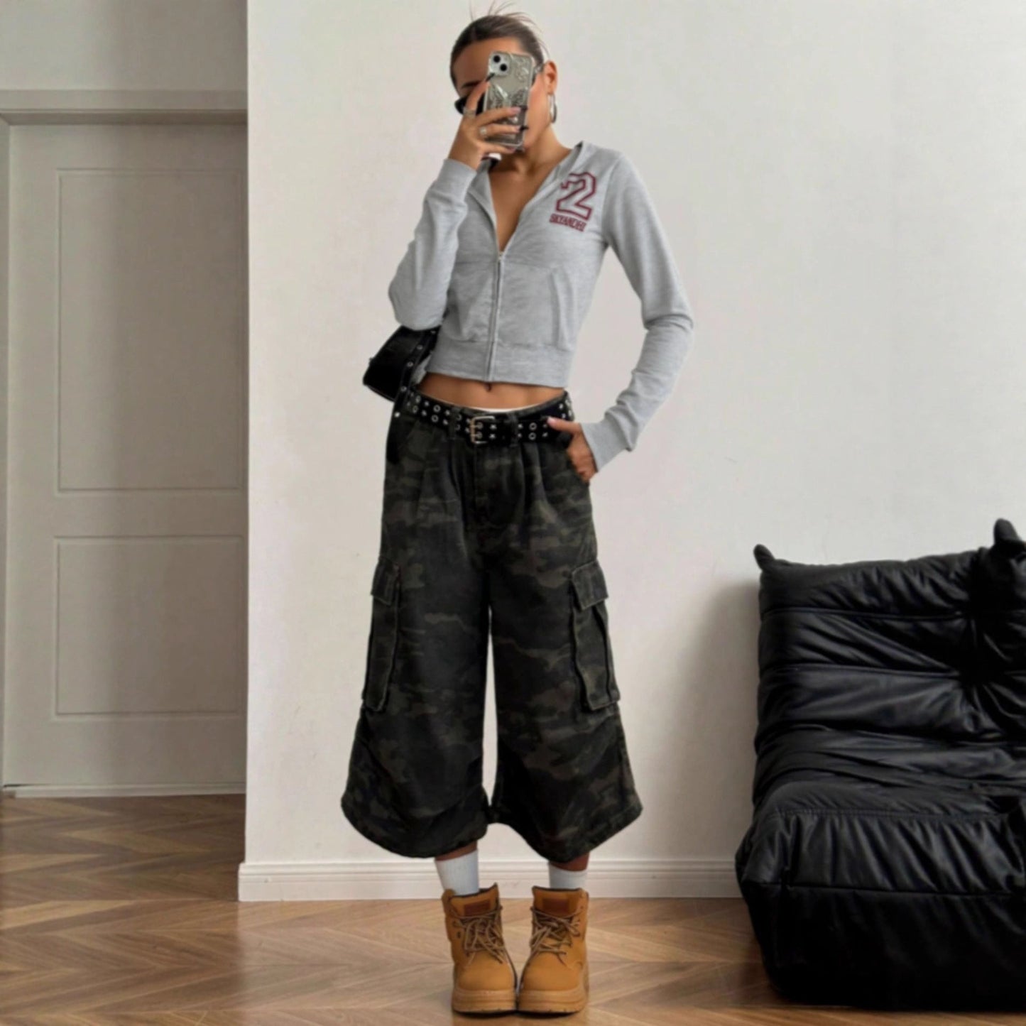 Damen Cropped Kapuzenjacke Reißverschluss Logo Eveloria