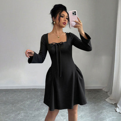 Damen Knielanges Kleid Rüschen Tailliert Schwarz Eveloria - Eveloria