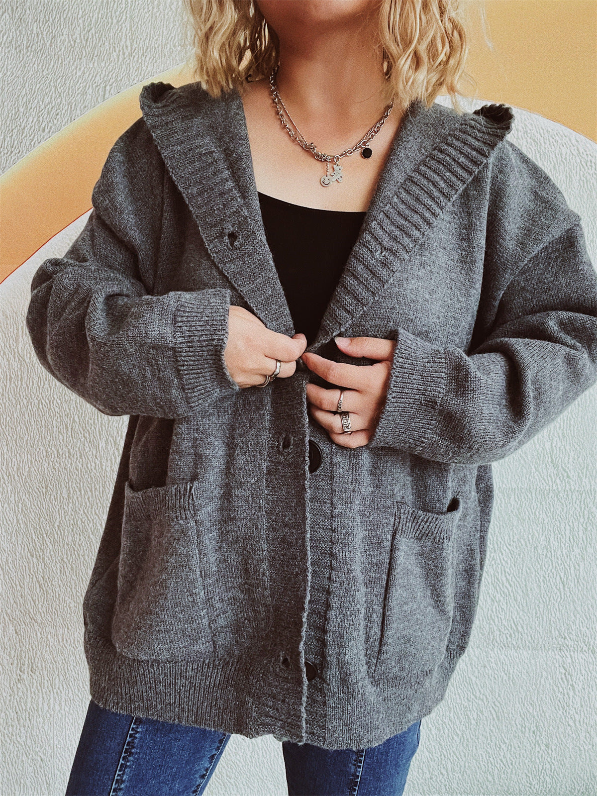 Damen Strickjacke Kapuze Aufgesetzte Taschen Kuschelig Grau Eveloria