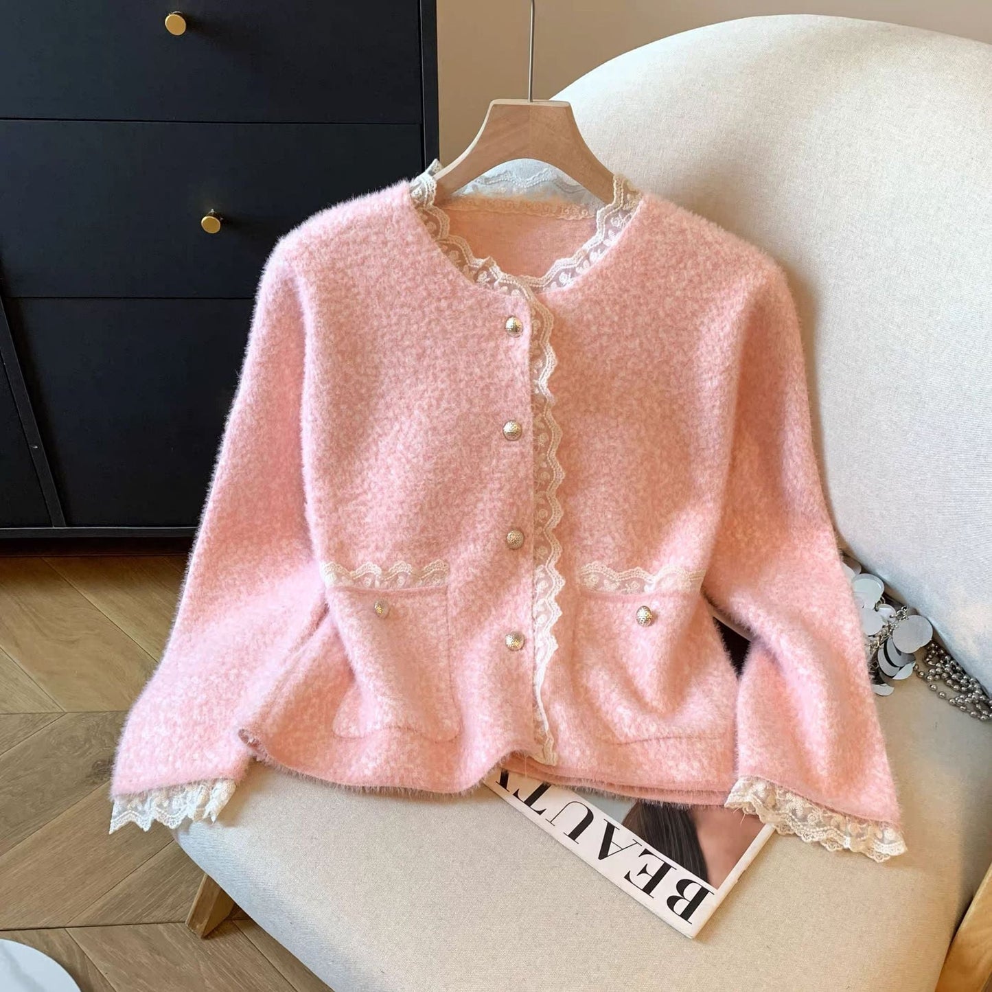 Damen Strickjacke mit Perlen und Spitzen Eveloria