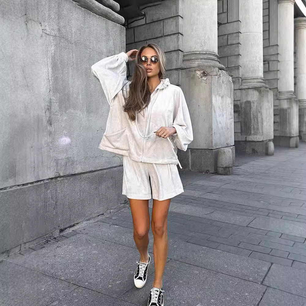 Damen Velours Hoodie Shorts Set Weit Geschnitten Eveloria