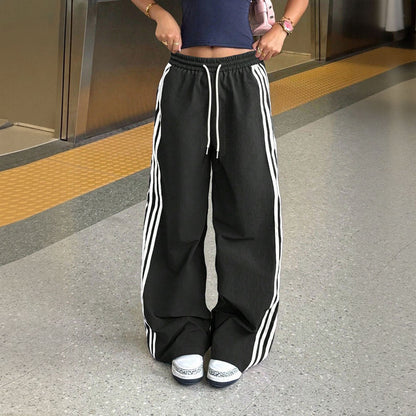 Damen High-Waist Jogginghose mit Streifenmuster Schwarz - Eveloria