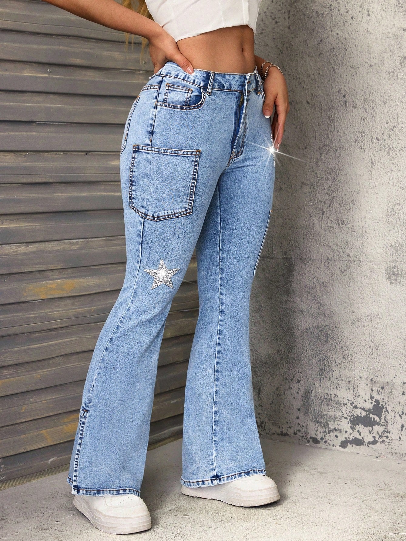 Damen Flare Jeans mit Sternenapplikationen und Taschen