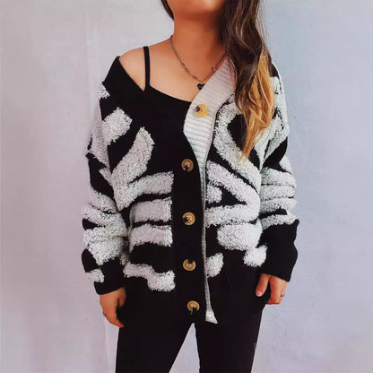 Damen Strickjacke Grafisches Muster Luxusknöpfe Eveloria