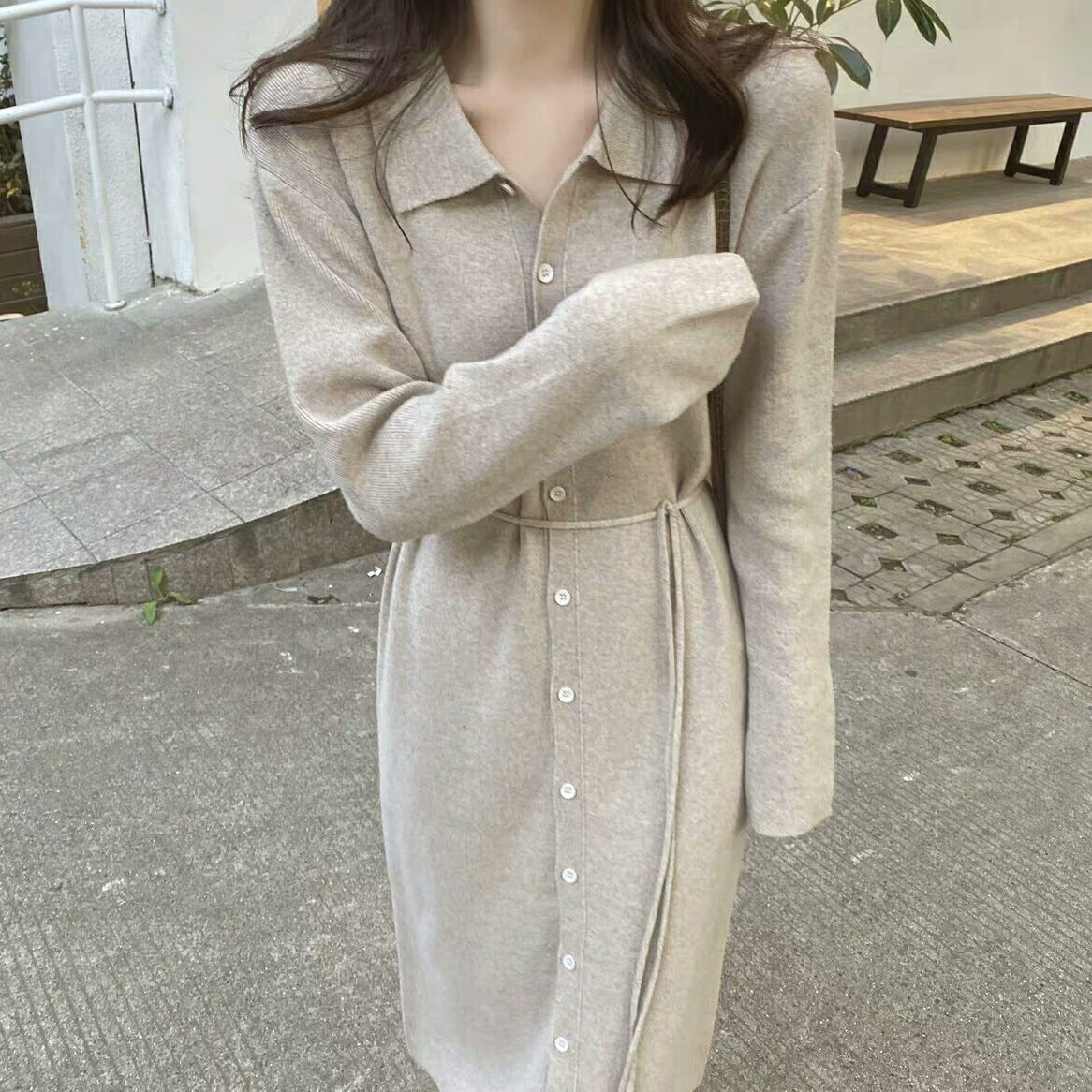 Damen Strickkleid Knielang Mit Gürtel und Knopfverschluss