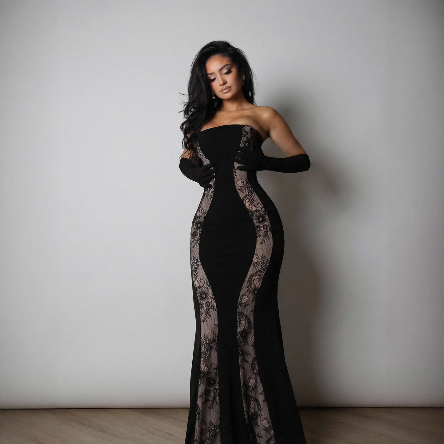 Damen Abendkleid mit Spitze und luxuriösem Schnitt
