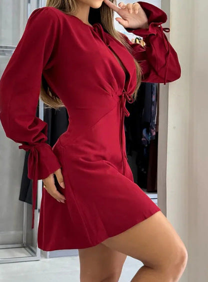 Damen Mini-Kleid Tiefes Dekolleté Ärmelverzierungen Eveloria