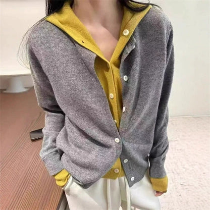 Damen Strickjacke Kuschelig V-Ausschnitt Knöpfe Beige - Eveloria
